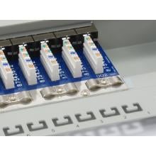 Patch panel 24 puertos Cat6 apantallado gris