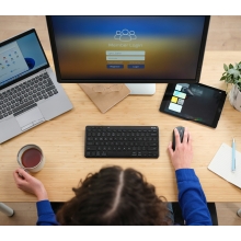 Teclado inalámbrico Trust Lyra compacto y multidispositivo negro