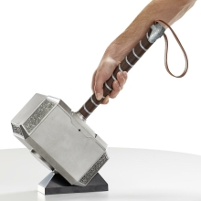 Replica hasbro marvel martillo thor mjolnir con luz