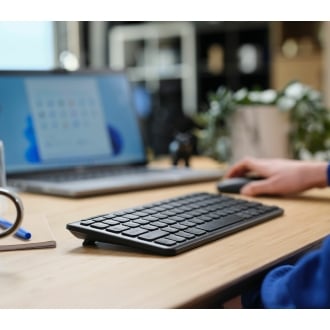 Teclado inalámbrico Trust Lyra compacto y multidispositivo negro