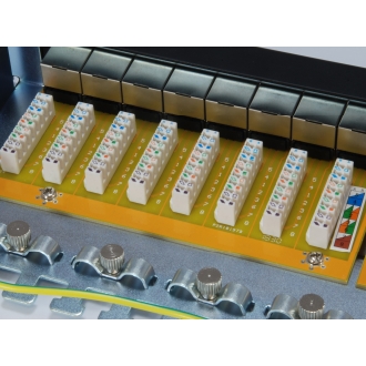 PATCH PANEL 24 PUERTOS CATEGORIA 6A 1U COLOR NEGRO 326625